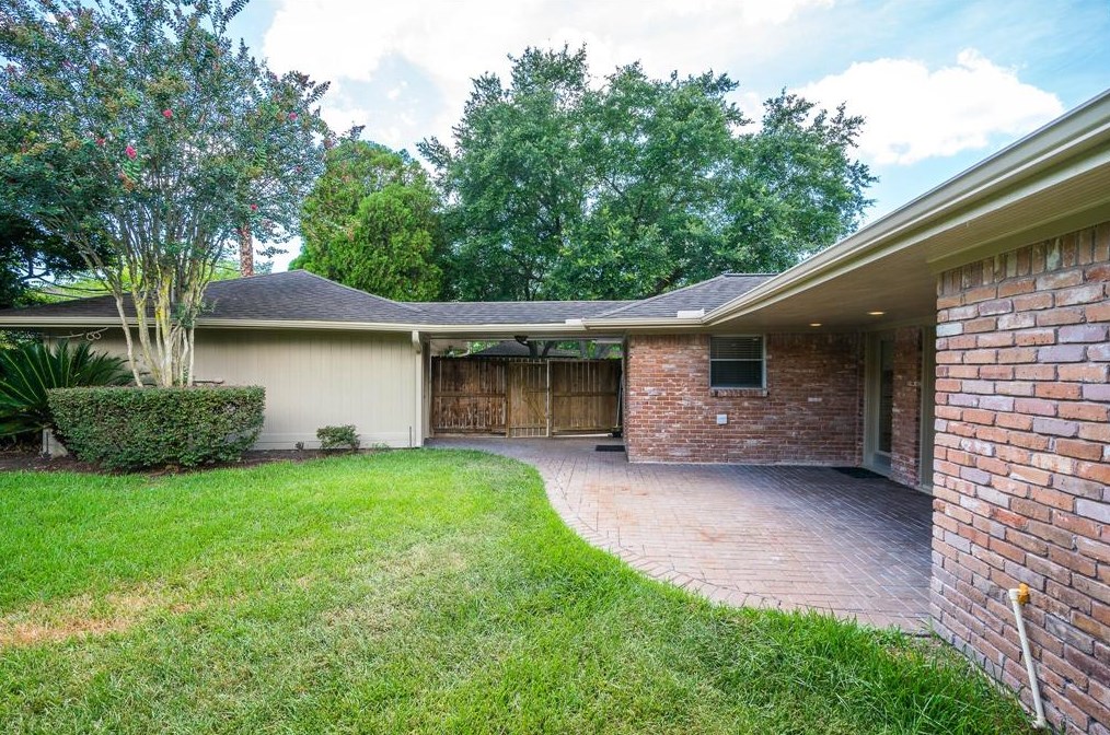 5347 Paisley St, Houston, TX 77096
