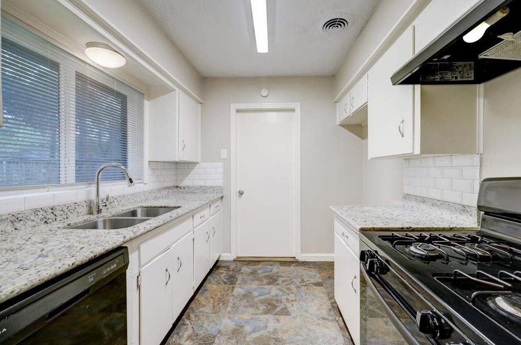 10411 Royal Oaks Dr, Houston TX  77016-3342 exterior