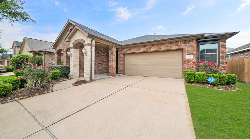 2878 Milano Ln, League City, TX 77573-3272