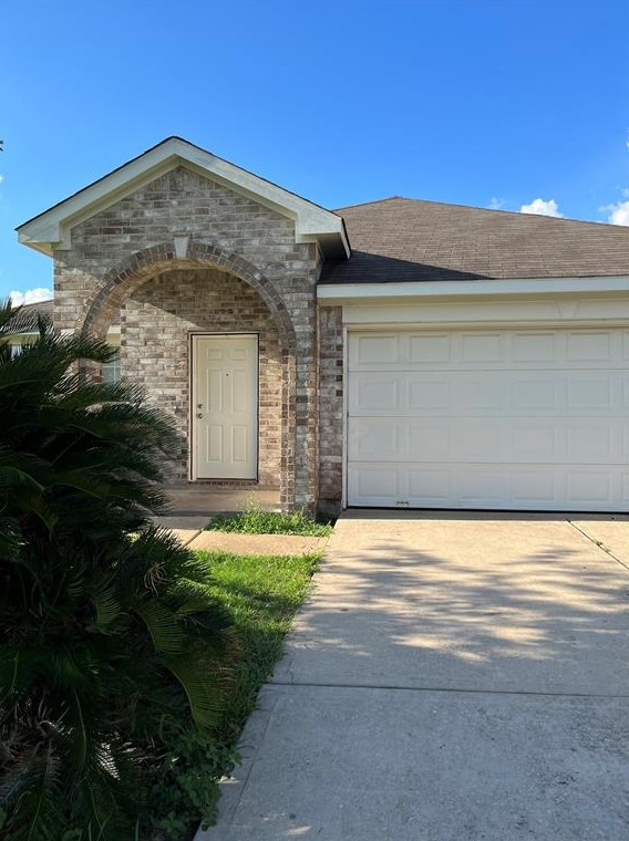 2406 Hawthorne Brook Ln, Fresno, TX 77545