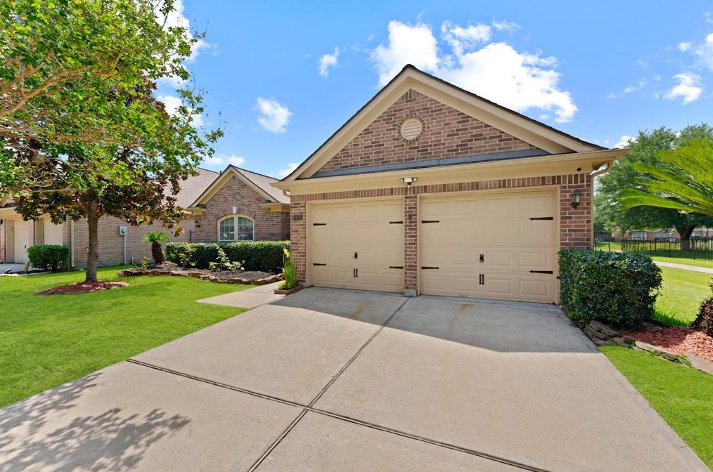 9426 Comstock Meadows Dr, Houston, TX 77095-5145
