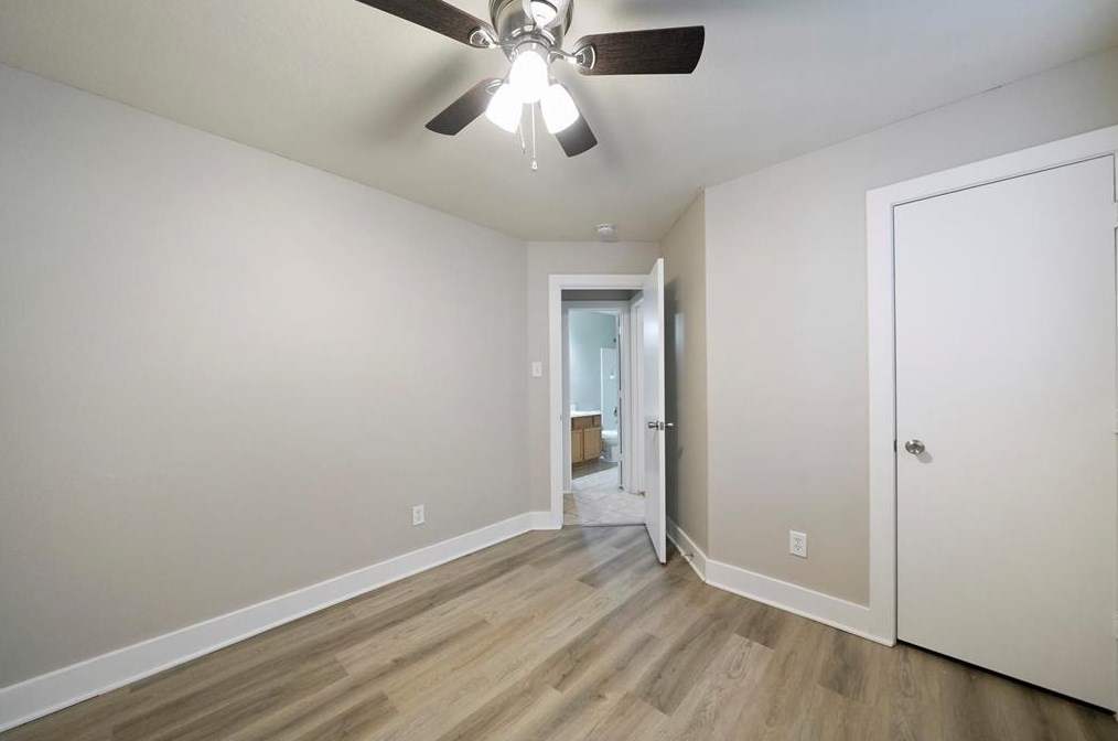 407 N Compass Rose Cir, Crosby, TX 77532