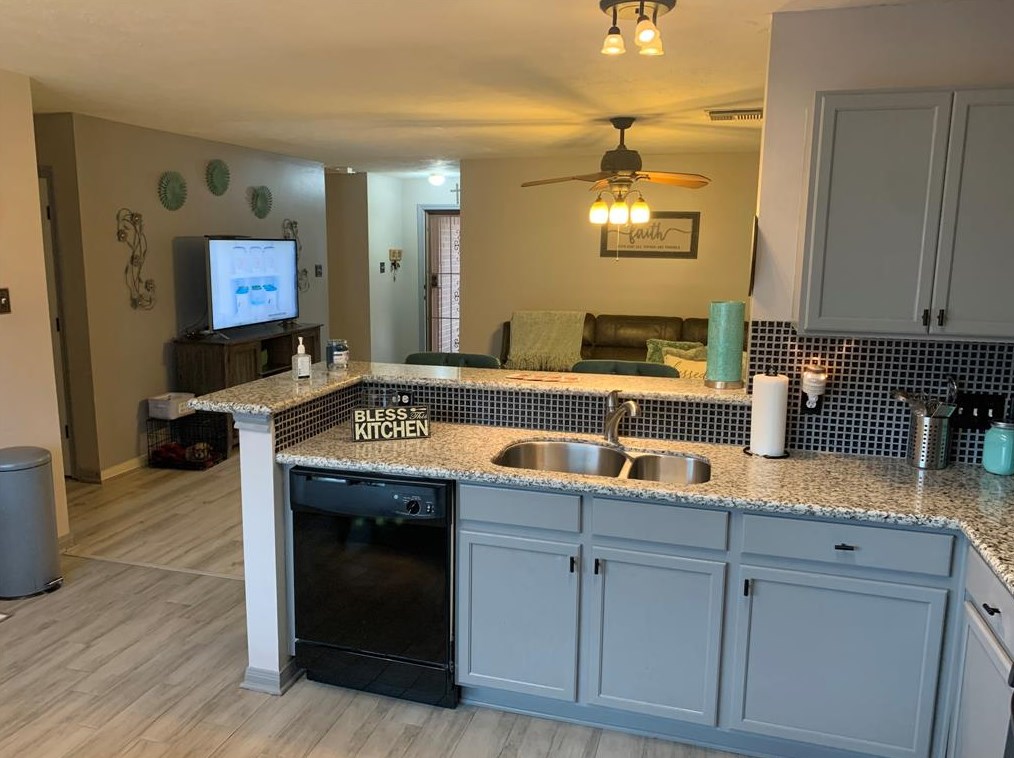 4929 Ricky St, Houston TX  77033-4303 exterior