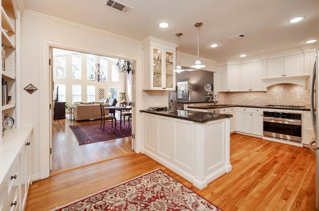 311 33 St, Houston TX  77022-5045 exterior