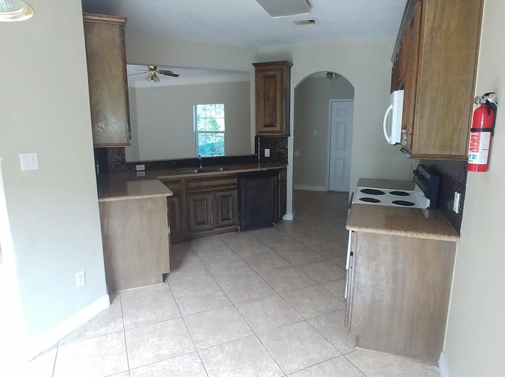 5016 Higgins St, Houston TX 77033-3231 exterior