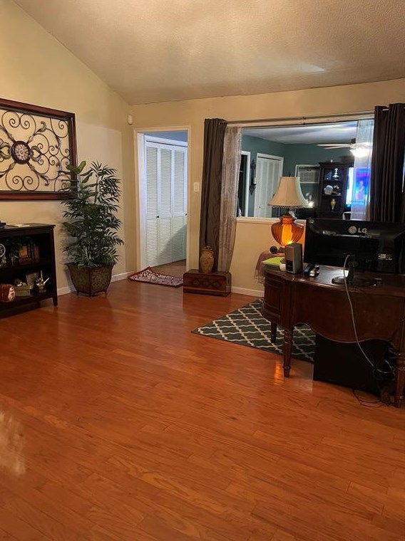 282 San Fernando Dr, Houston, TX 77060-4925