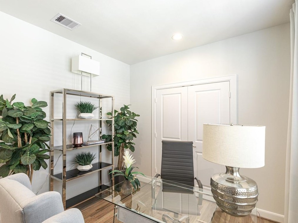 1525 Castle Ct, Houston TX  77006-5707 exterior