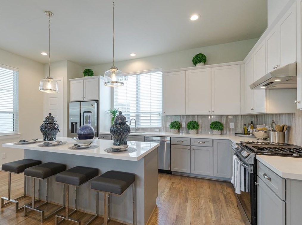 1525 Castle Ct, Houston TX  77006-5707 exterior