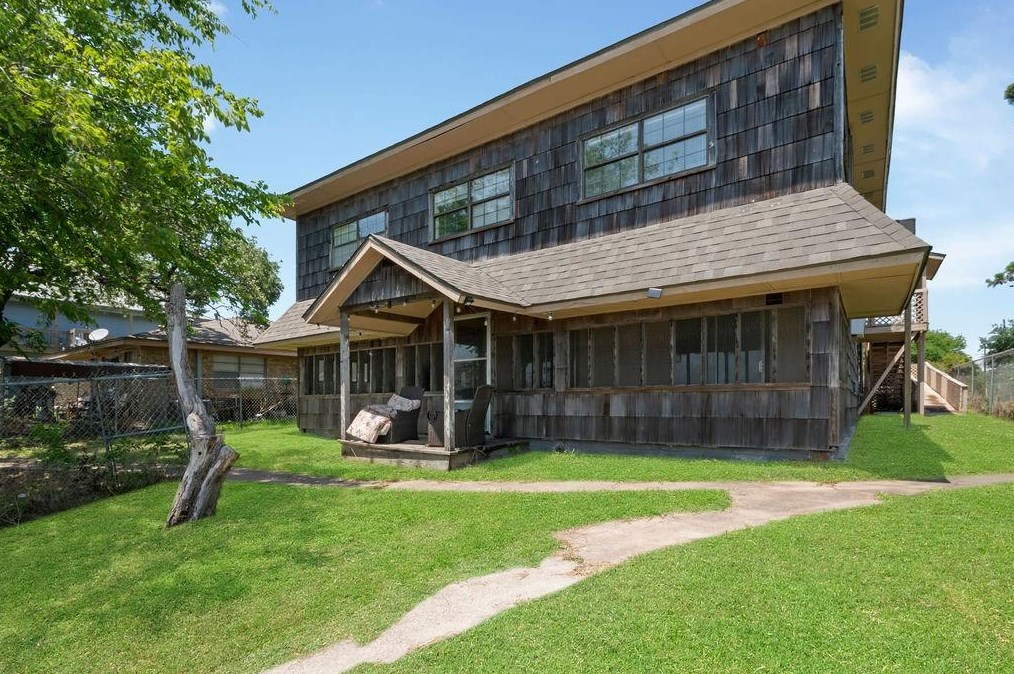 215 Veselka Rd, Jones Creek, TX 77541