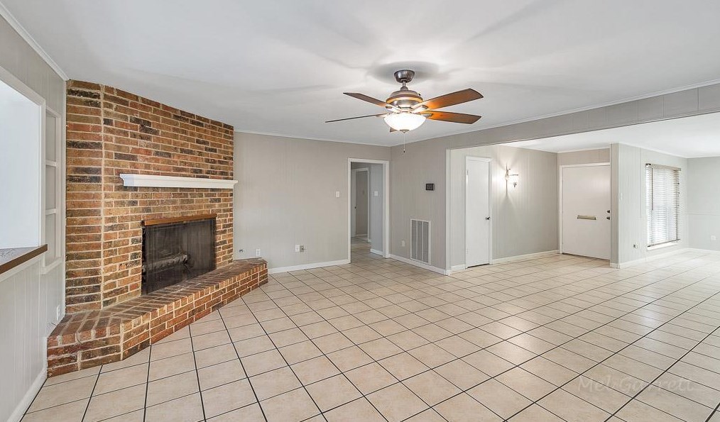 8403 Braeburn Valley Dr, Houston, TX 77074