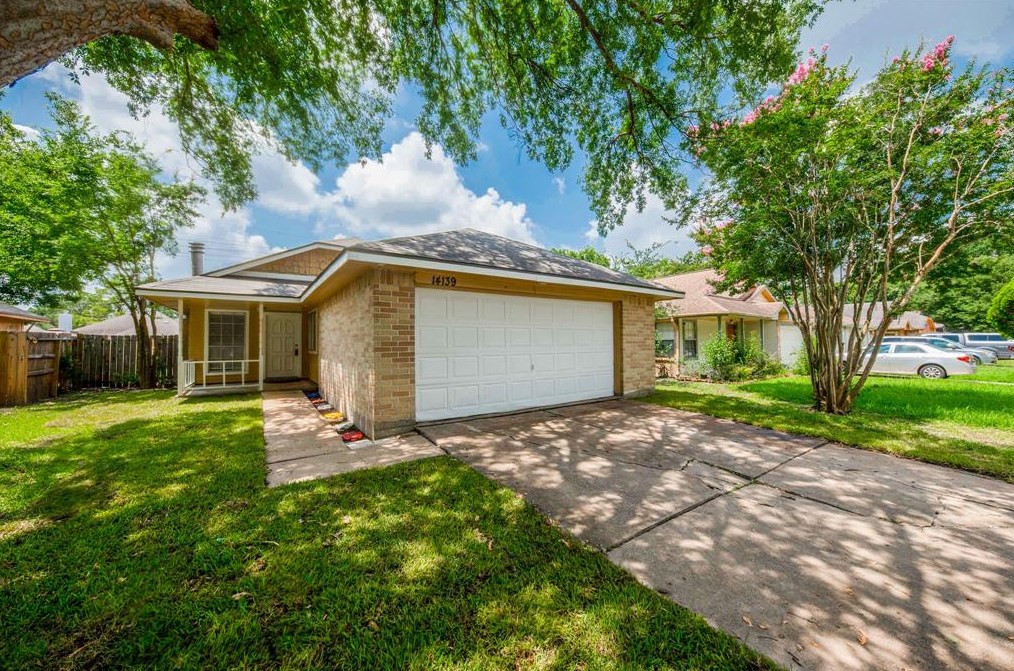14139 Clear Forest Dr, Sugar Land, TX 77498