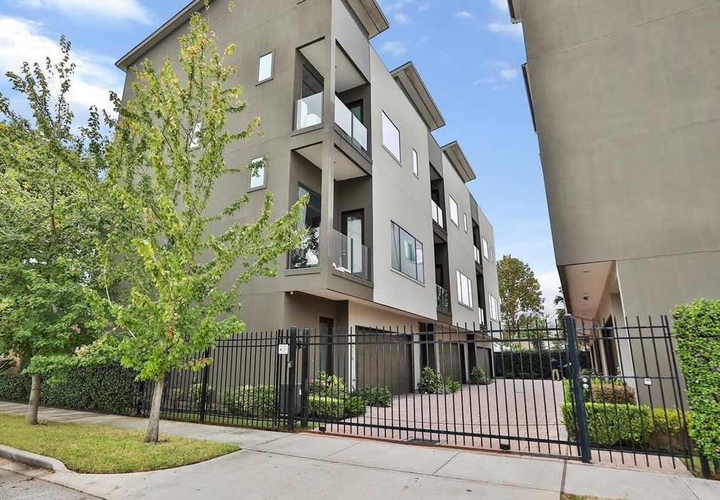 1719 Hickory St, Houston TX  77007-0041 exterior