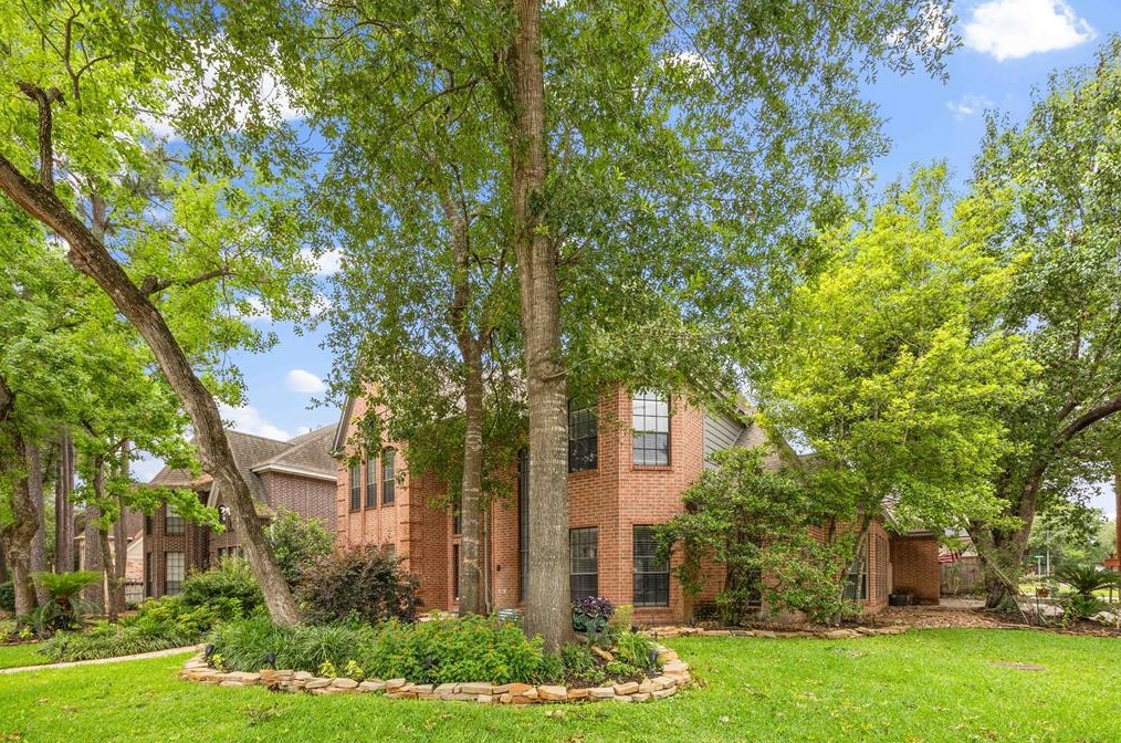 8202 Redchurch Dr, Spring, TX 77379-7165