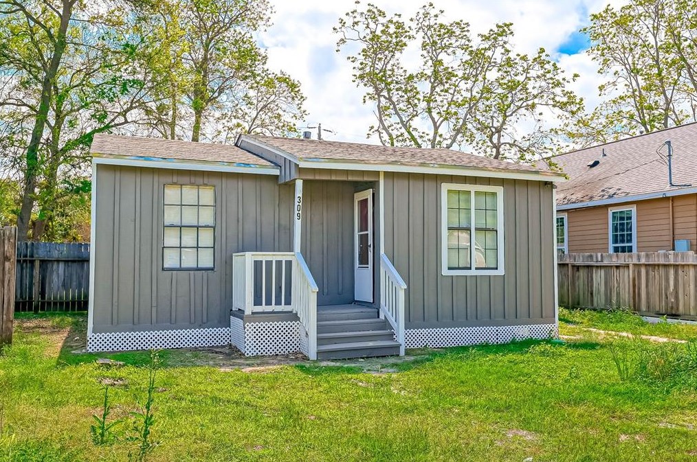 309 18th Ave N, Texas City, TX 77590