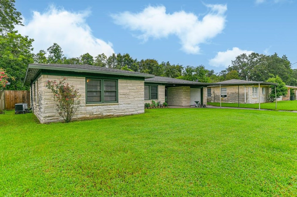 7809 Burgess Rd, Hitchcock, TX 77563
