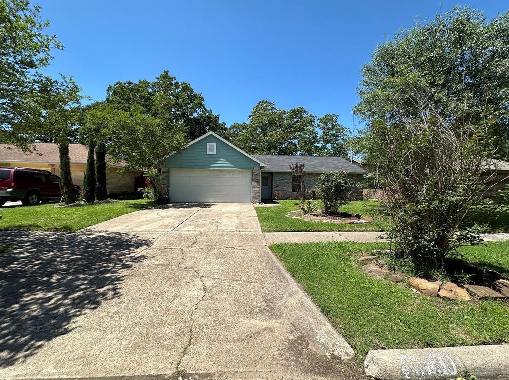 16766 Glen Eagle Dr N, Conroe, TX 77385
