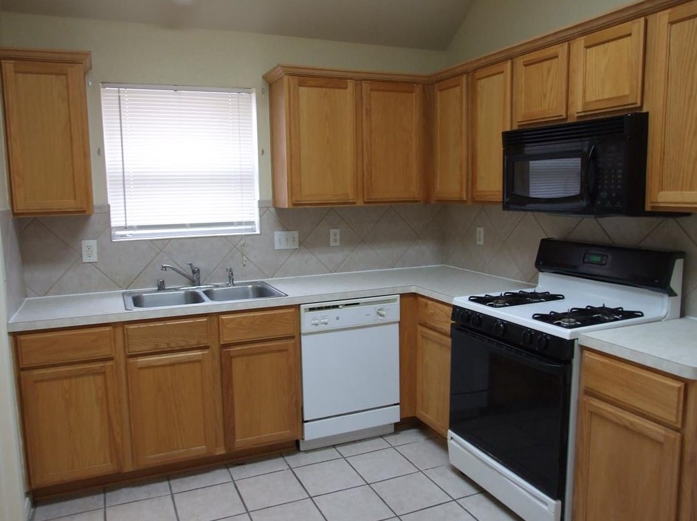 4819 Edgegate Dr, Spring TX  77373-4938 exterior