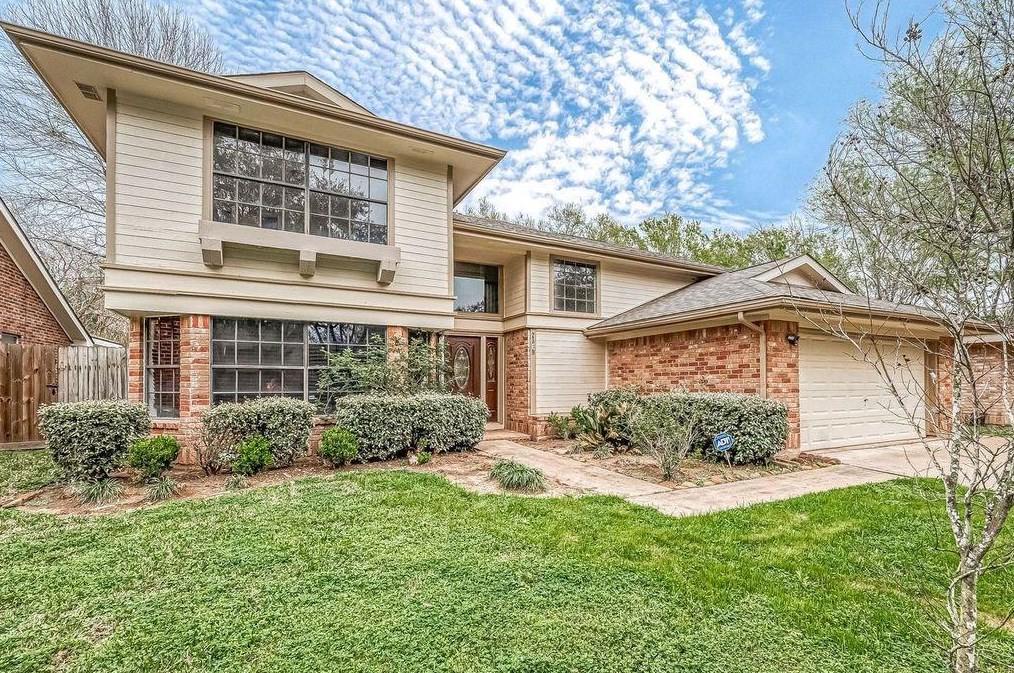 2039 Shorewood Ln, Sugar Land, TX 77479