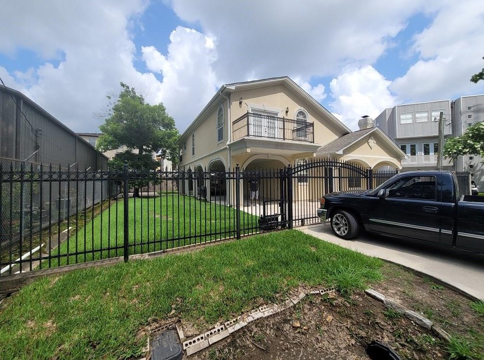 507 Reinicke St, Houston, TX 77007-7135