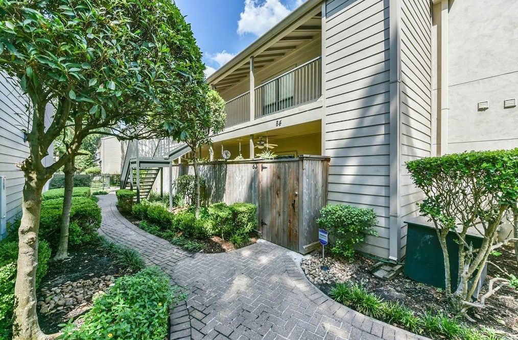 1100 Augusta Dr Apt 84, Houston, TX 77057