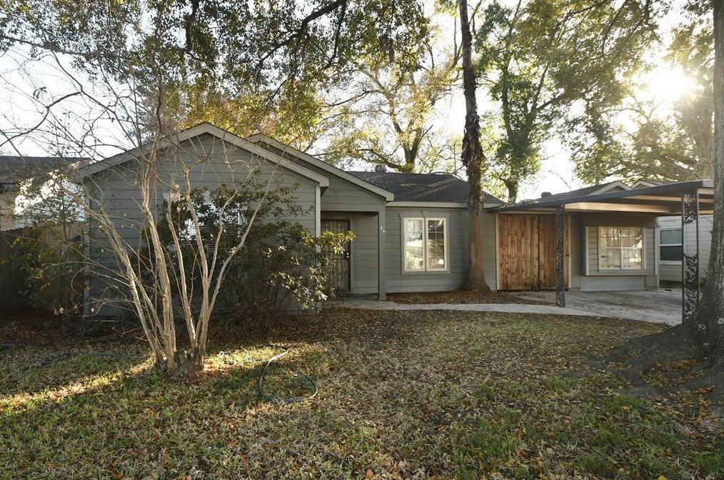44 Farrell St, Houston, TX 77022