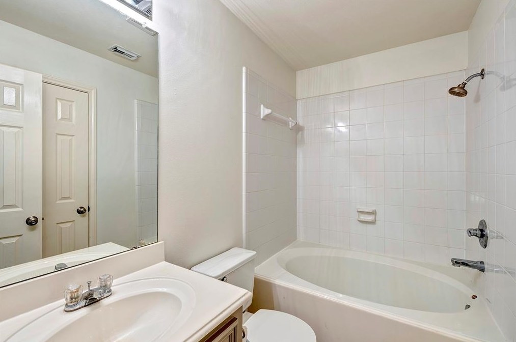 806 Hts Holw Ln, Houston TX  77007-7069 exterior