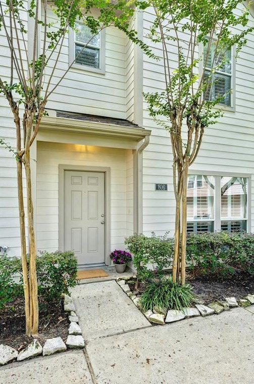 806 Heights Hollow Ln, Houston, TX 77007-7072