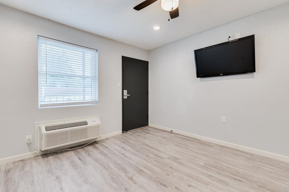 2617 Napoleon St #14, Houston, TX 77004