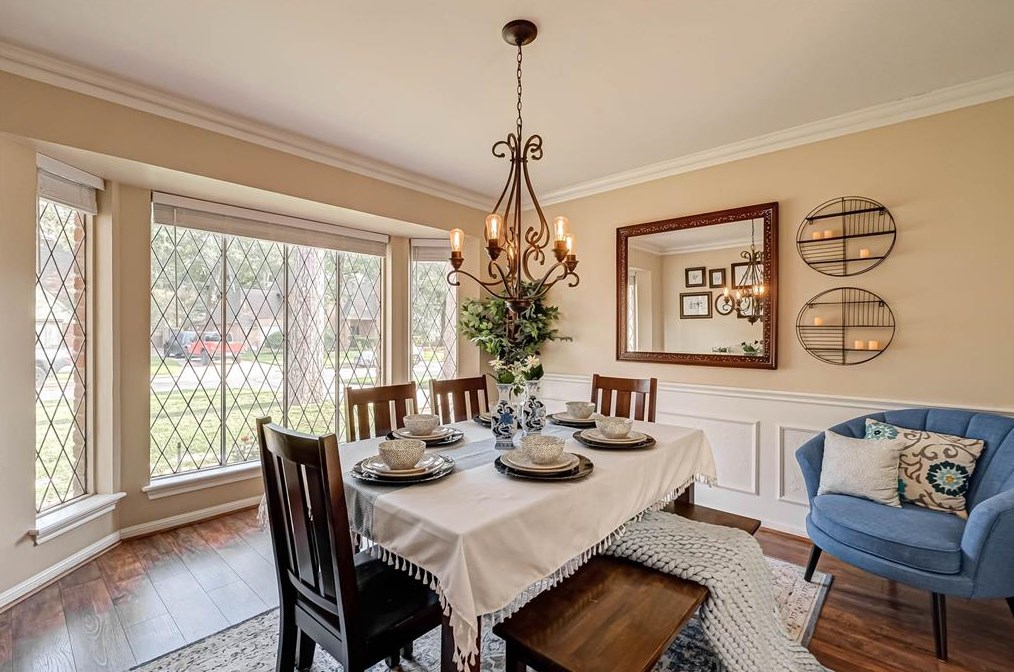 5614 Spanish Oak Dr, Houston TX  77066-2442 exterior