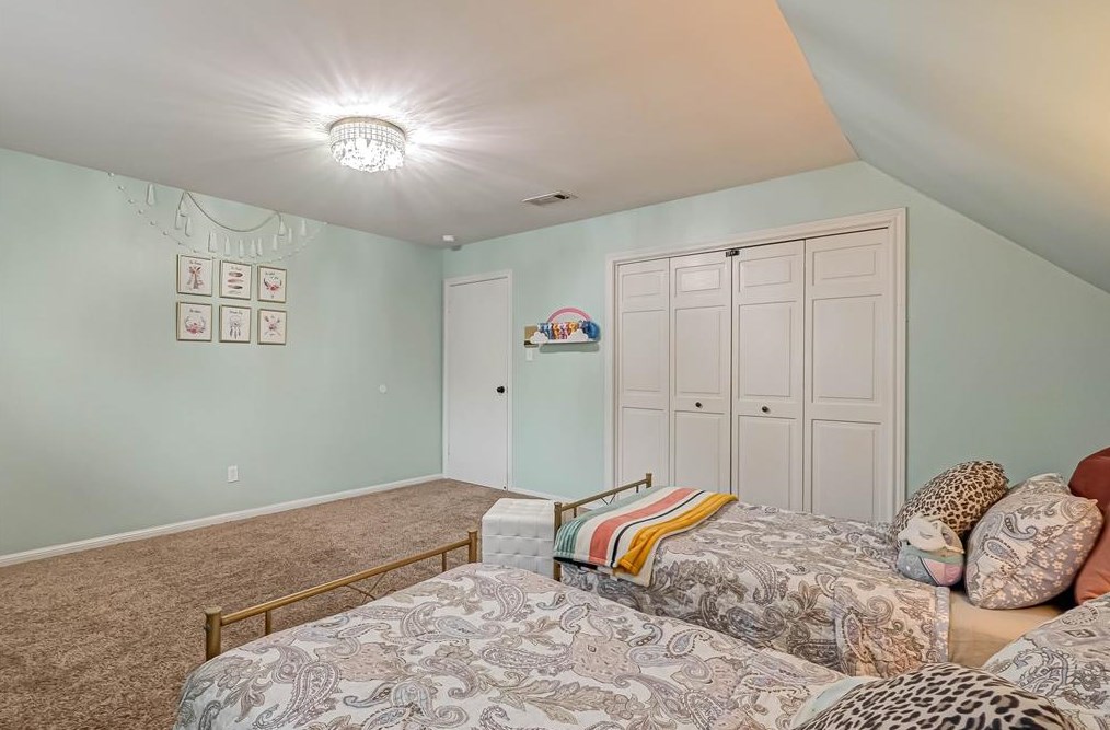 5614 Spanish Oak Dr, Houston TX  77066-2442 exterior