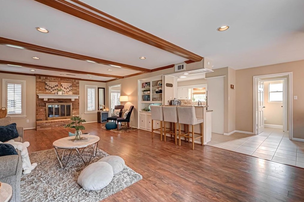 5614 Spanish Oak Dr, Houston TX  77066-2442 exterior