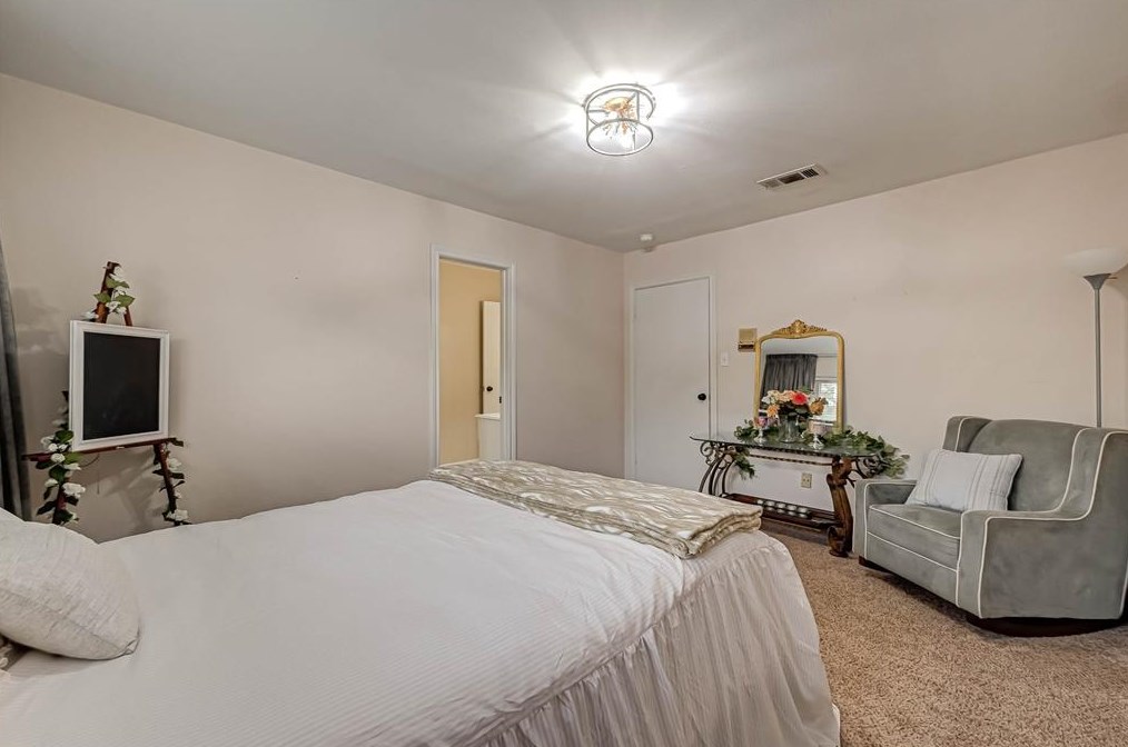 5614 Spanish Oak Dr, Houston TX  77066-2442 exterior