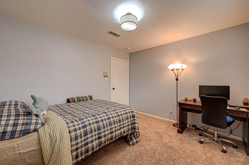 5614 Spanish Oak Dr, Houston TX  77066-2442 exterior