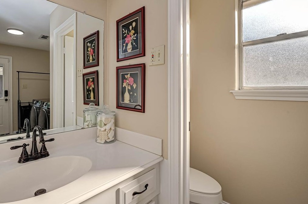 5614 Spanish Oak Dr, Houston TX  77066-2442 exterior