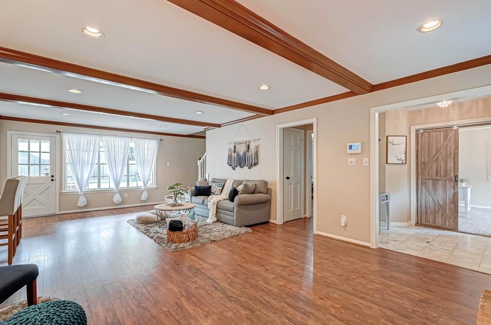 5614 Spanish Oak Dr, Houston TX  77066-2442 exterior