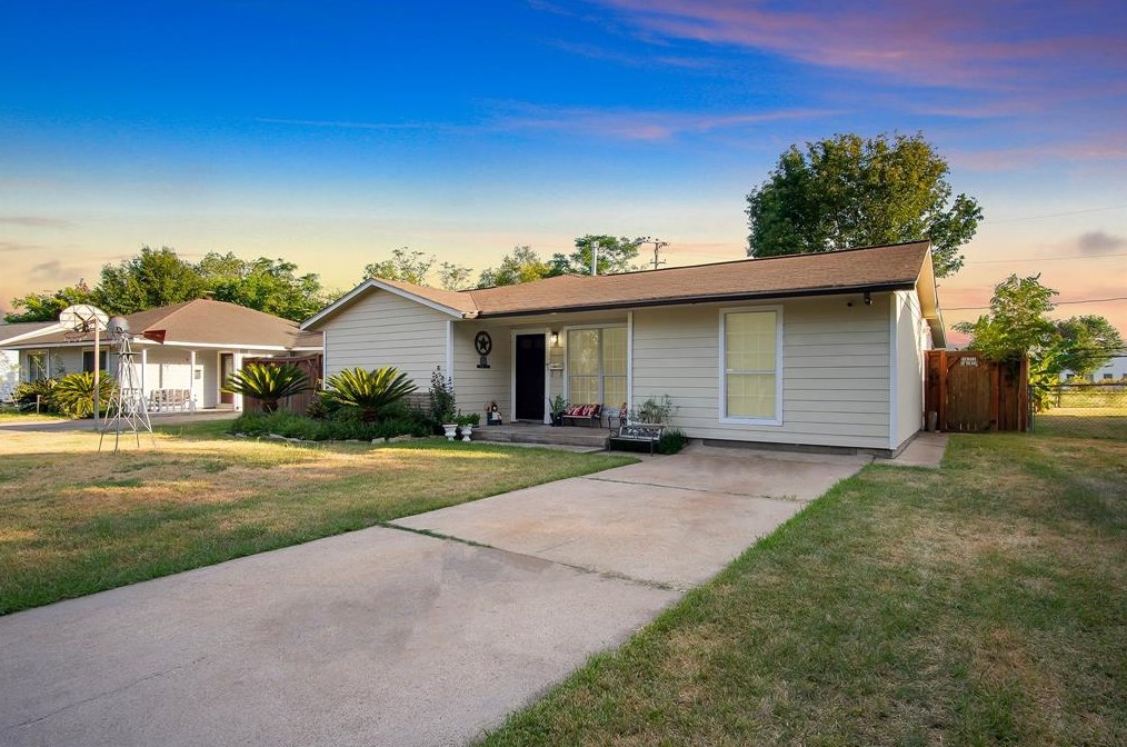 3806 Fern St, Pasadena, TX 77503-1516