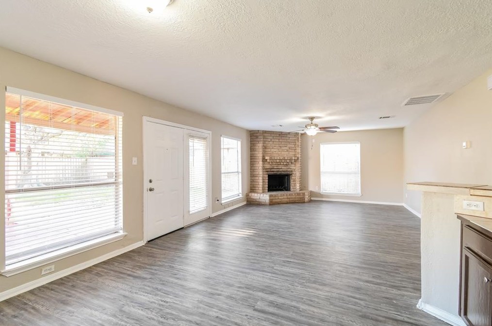 15915 Vista Del Mar Dr, Houston, TX 77083