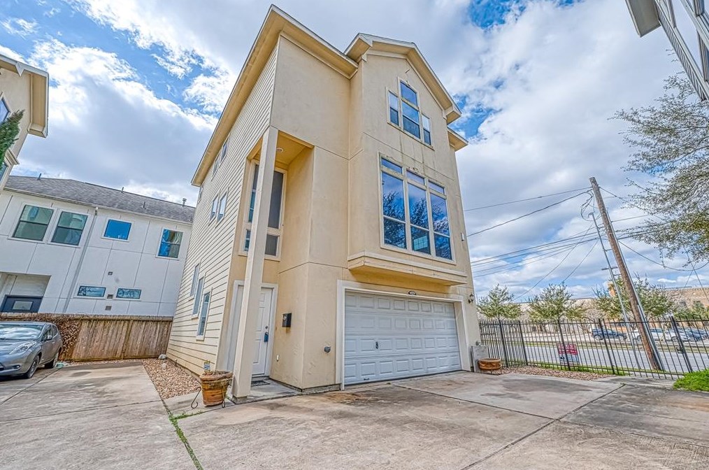 1604 Holman St, Houston, TX 77004-3839