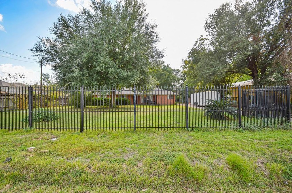 9425 Kerrwood Ln, Houston, TX 77080-5427