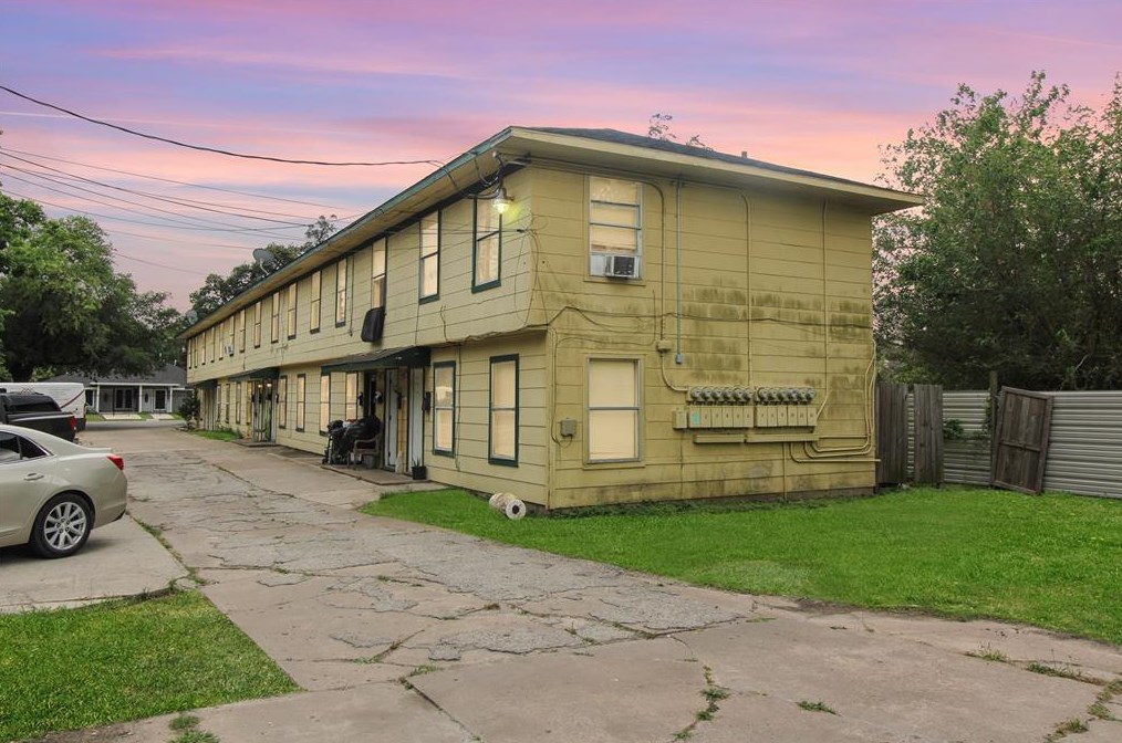 8029 Detroit St, Houston TX  77017-2357 exterior