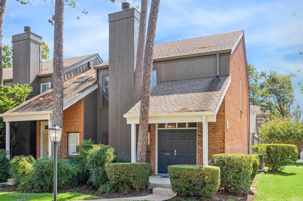 701 Bering Dr, Houston, TX 77057-2103