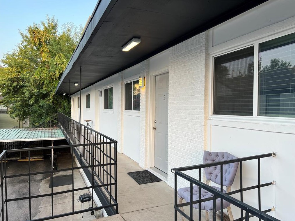 1851 W Main St #6, Houston, TX 77098