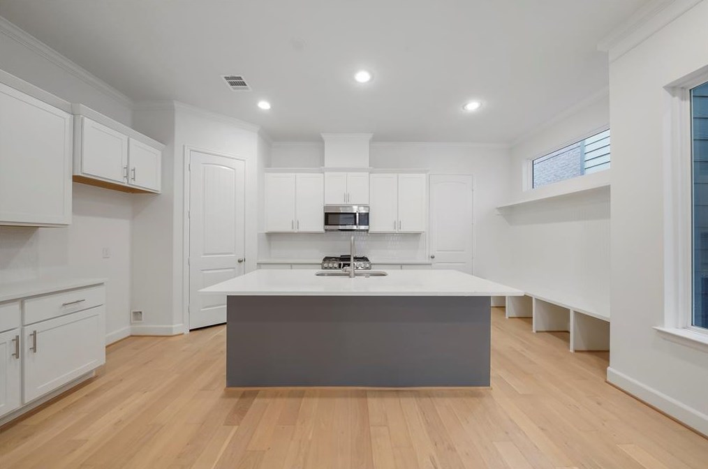 928 26th St, Houston, TX 77009-1006