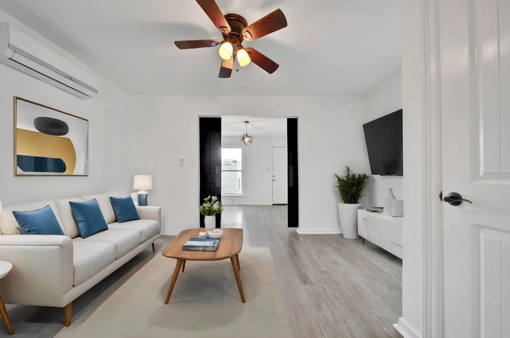 1710 Shelby St, Houston, TX 77009-4354