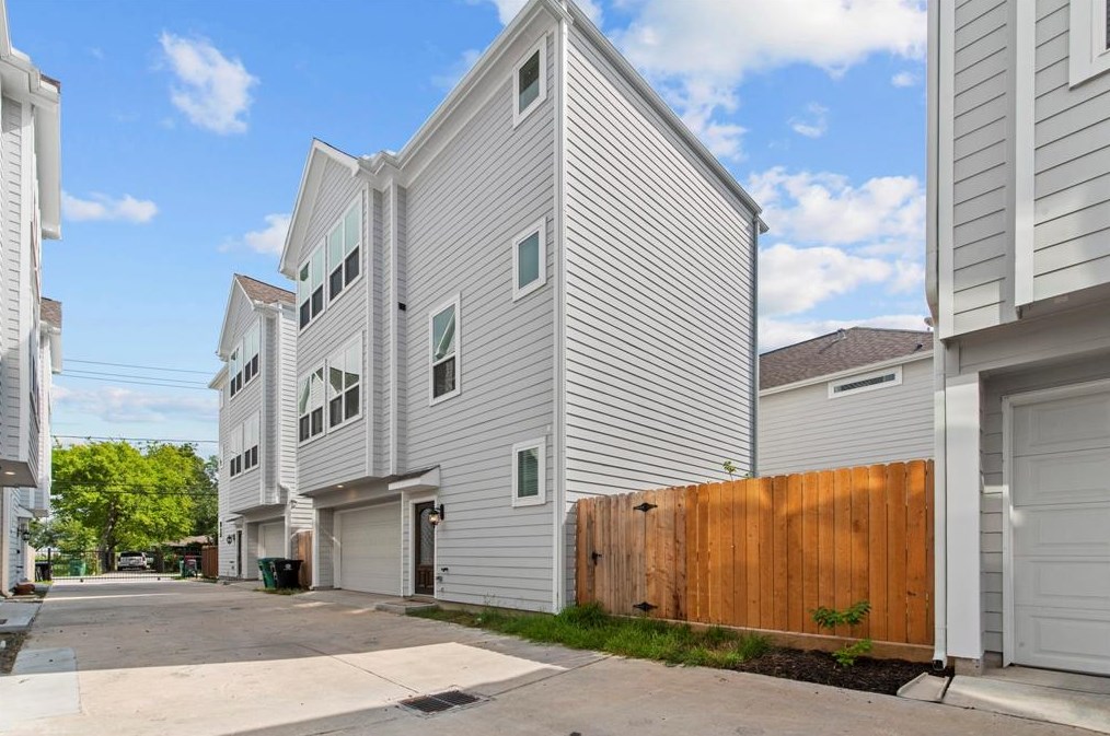 623 Link Rd, Houston, TX 77008-2532