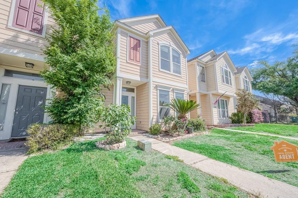 8006 Grow Ln, Houston, TX 77040