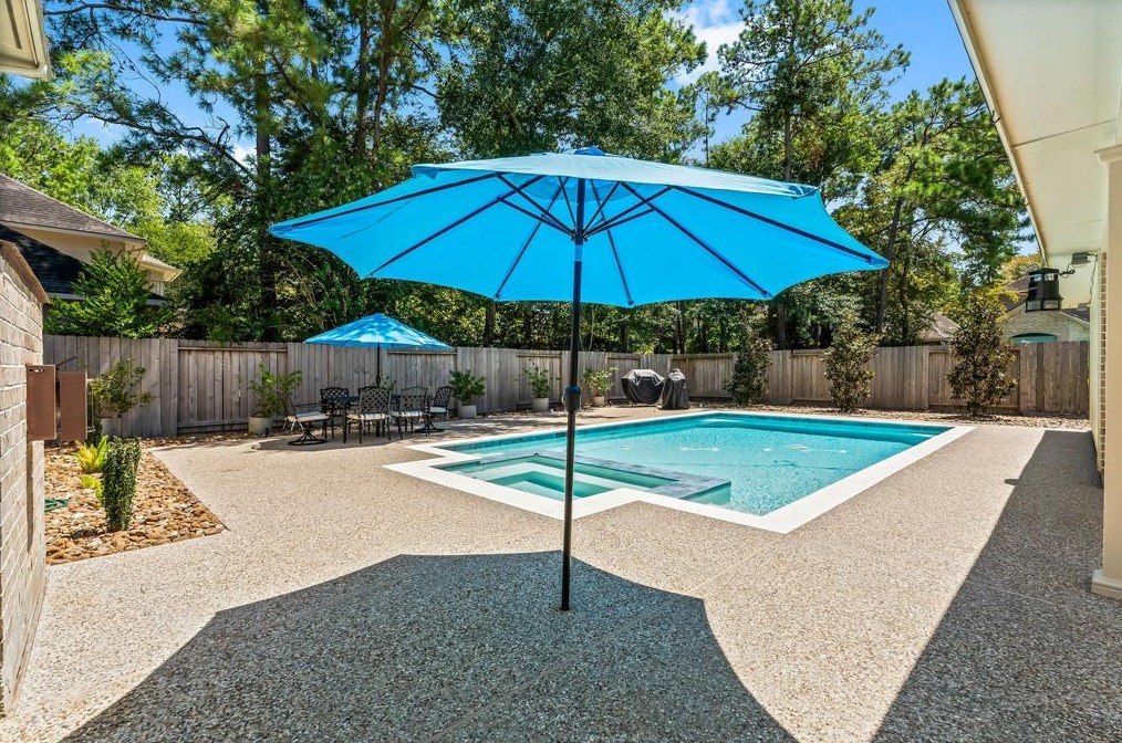 7 Broadweather Pl, Spring TX 77382-5004 exterior