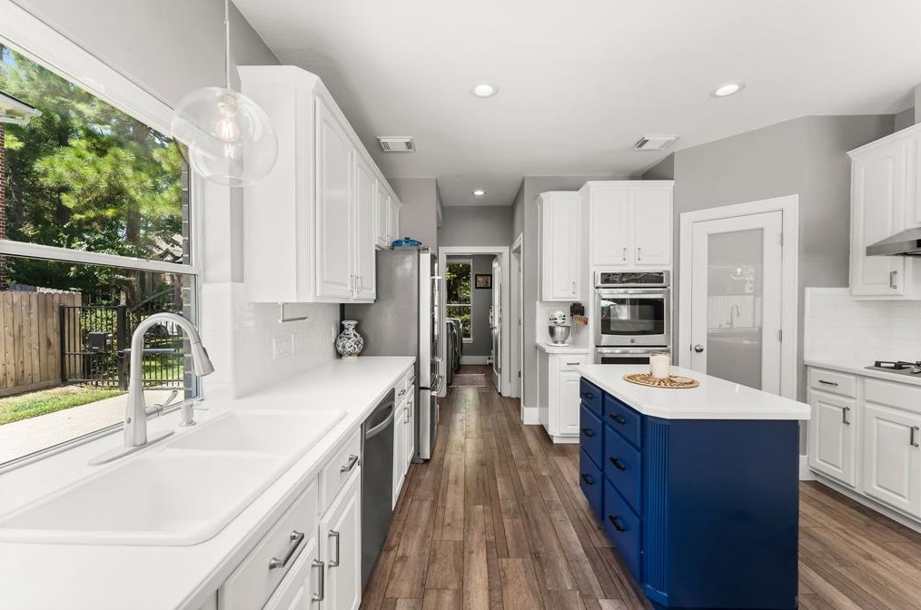 7 Broadweather Pl, Spring TX 77382-5004 exterior