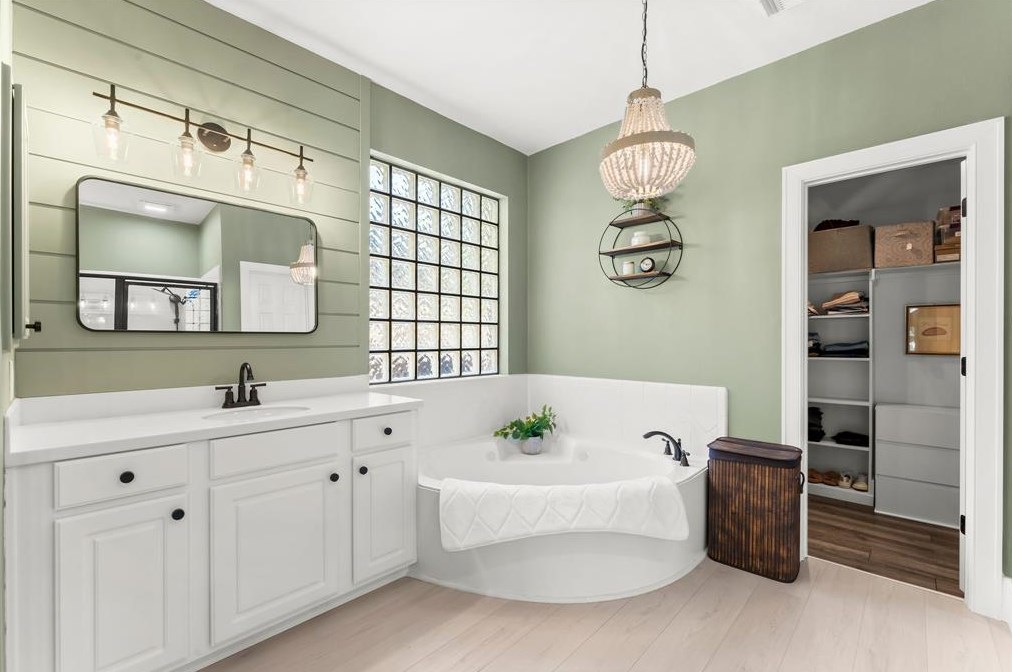 7 Broadweather Pl, Spring TX 77382-5004 exterior