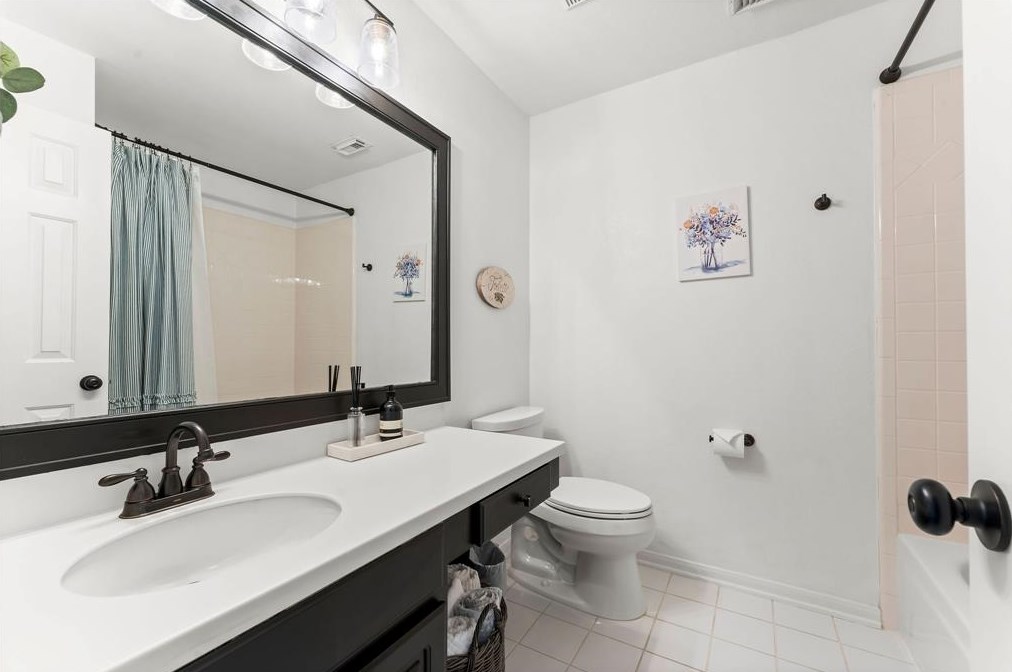 7 Broadweather Pl, Spring TX 77382-5004 exterior